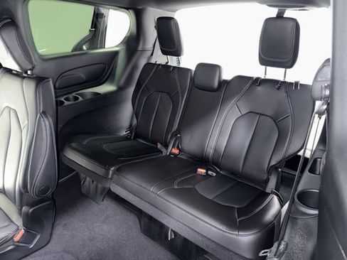 Used 2023 Chrysler Pacifica Touring-L w/ S Appearance Package image 27