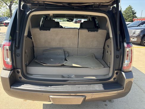 Used 2016 GMC Yukon SLT AWD/4WD image 16