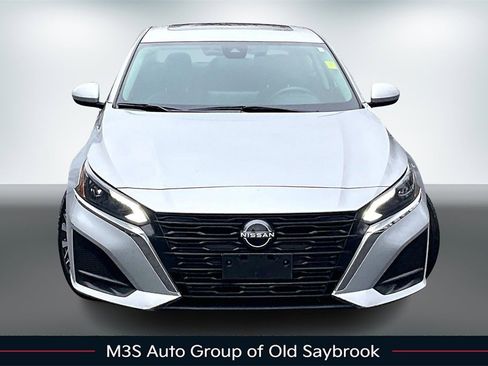 Used 2023 Nissan Altima 2.5 SV w/ SV Premium Package image 2