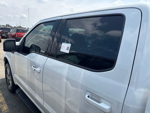 Used 2019 Ford F150 Lariat w/ Equipment Group 502A Luxury AWD/4WD image 18
