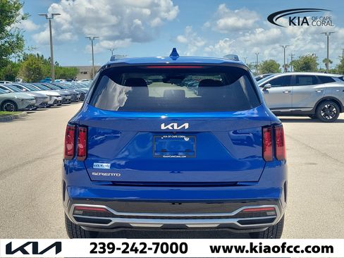 Certified 2023 Kia Sorento S w/ Panoramic Sunroof Package FWD image 5