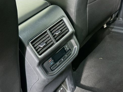 Used 2025 Volkswagen Atlas SE image 28