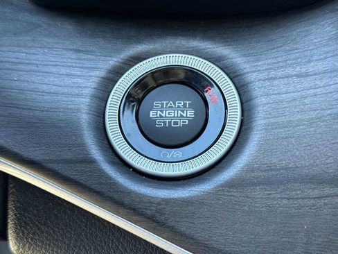 Used 2024 Jeep Grand Cherokee Limited image 15