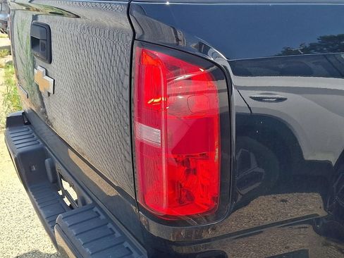 Used 2019 Chevrolet Colorado W/T w/ Custom Special Edition RWD image 9