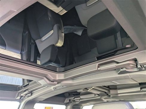 New 2025 GMC Hummer EV 2X image 25