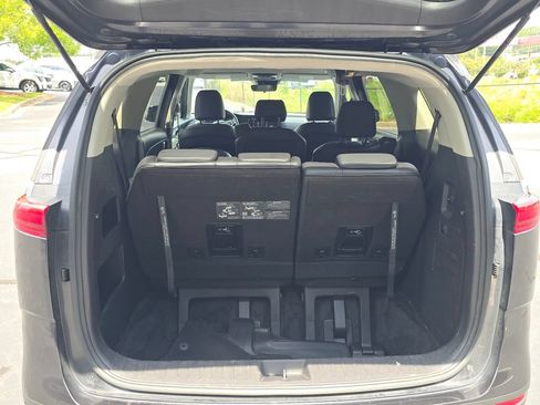 Used 2024 Kia Carnival LX FWD image 13
