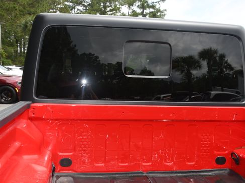 Used 2025 Jeep Gladiator Sport AWD/4WD image 16