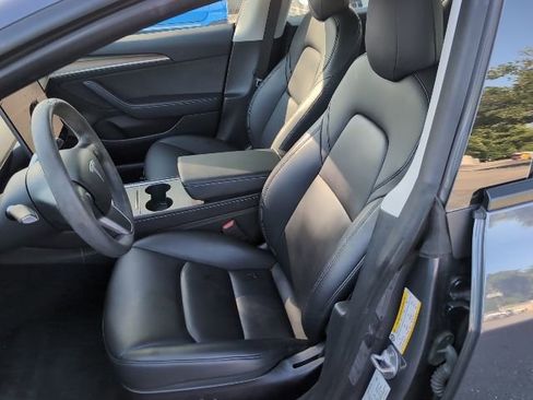 Used 2022 Tesla Model 3 Standard Range RWD image 9