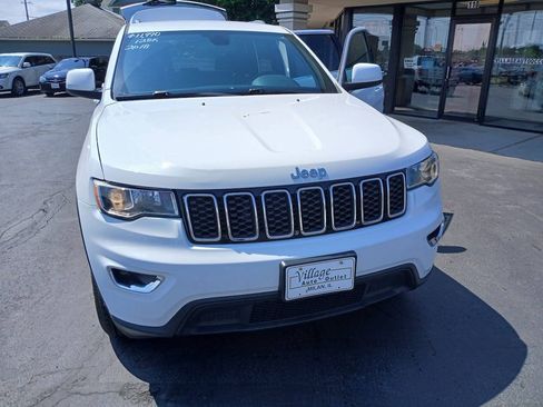 Used 2018 Jeep Grand Cherokee Laredo AWD/4WD image 39