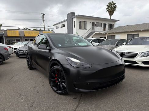 Used 2021 Tesla Model Y Performance image 3