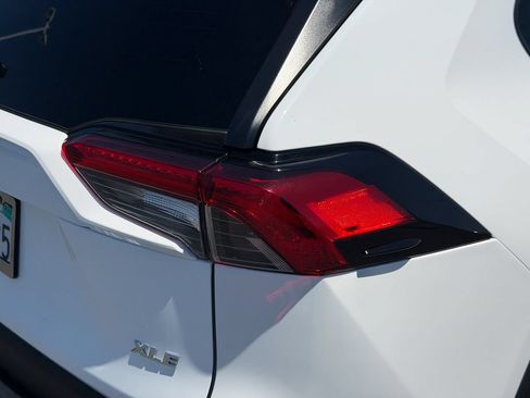 Used 2022 Toyota RAV4 XLE FWD image 6
