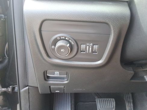 Used 2022 Jeep Grand Cherokee L Limited AWD/4WD image 38