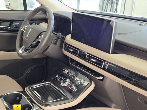 Used 2023 Lincoln Nautilus Reserve w/ Equipment Group 201A image 6