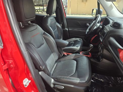 Used 2017 Jeep Renegade Trailhawk w/ Premium Trailhawk Package image 9