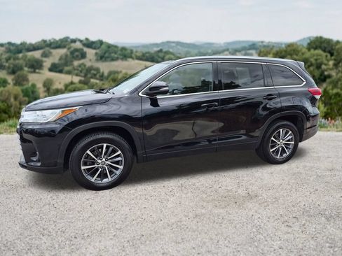 Used 2017 Toyota Highlander XLE FWD image 4