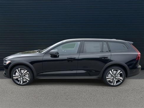 Certified 2026 Volvo V60 B5 Cross Country Plus w/ Climate Package image 2