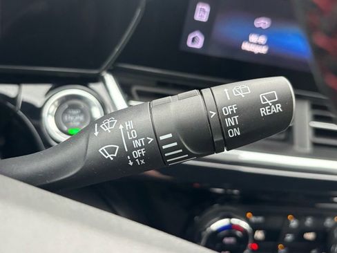 Certified 2025 Chevrolet Trax RS w/ Sunroof Package image 21