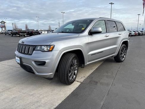 Used 2020 Jeep Grand Cherokee Altitude image 7