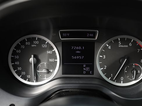 Used 2017 INFINITI QX30 Premium w/ Cargo Package image 28