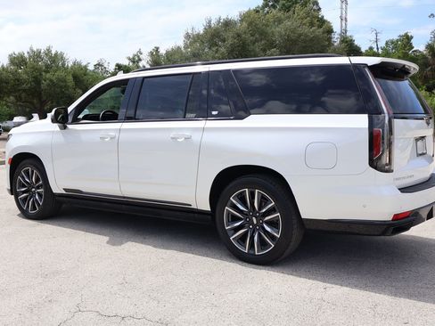 Used 2023 Cadillac Escalade ESV Sport Platinum w/ Heavy-Duty Trailer Package AWD/4WD image 3