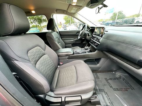 Used 2025 Nissan Pathfinder SV image 26