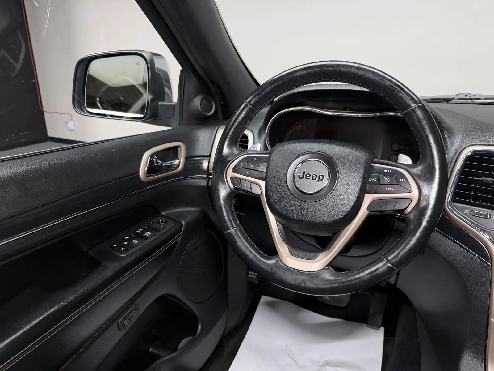 Used 2014 Jeep Grand Cherokee Limited RWD image 22