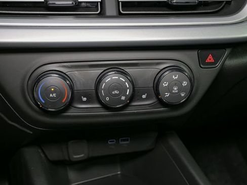 Used 2025 Chevrolet Trax LS w/ LS Convenience Package FWD image 23