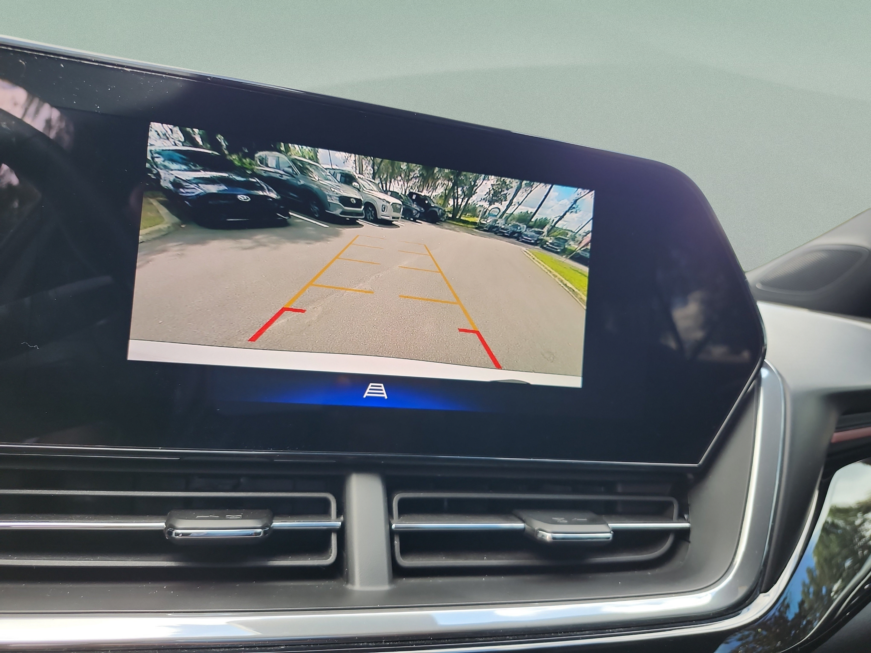 Used 2025 Chevrolet Trax RS w/ Driver Confidence Package FWD image 30