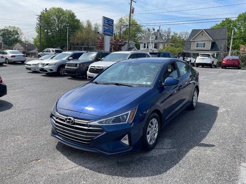 Used 2019 Hyundai Elantra SE FWD image 2