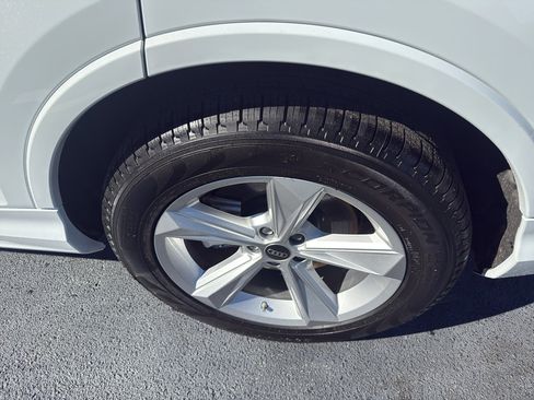 Used 2025 Audi Q7 Premium w/ Convenience Package image 6