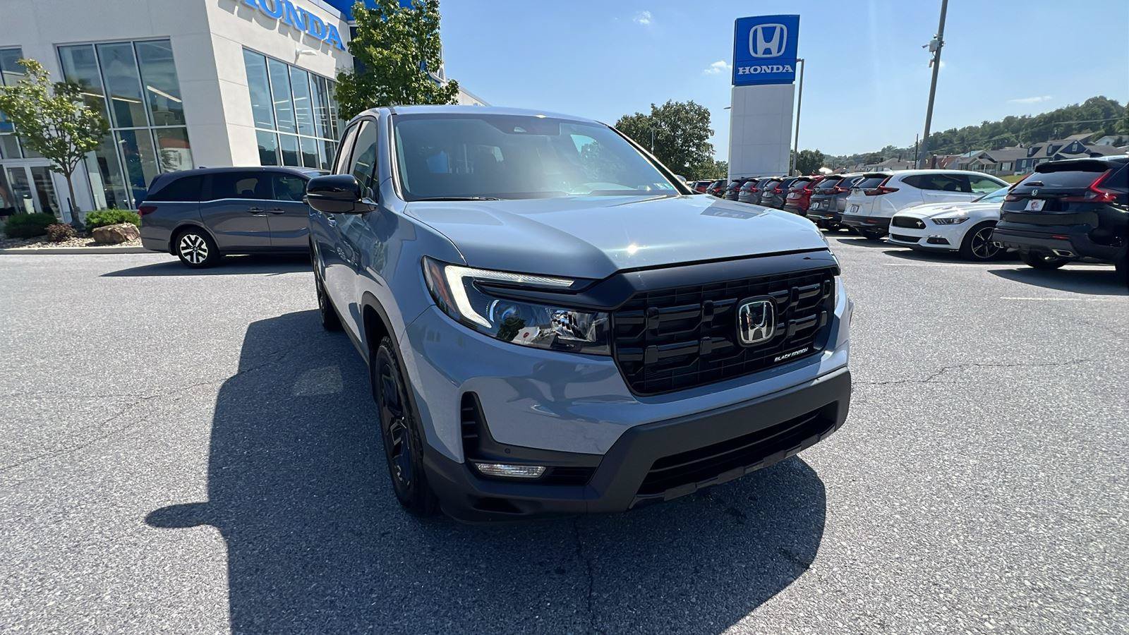 Used 2025 Honda Ridgeline Black Edition image 2