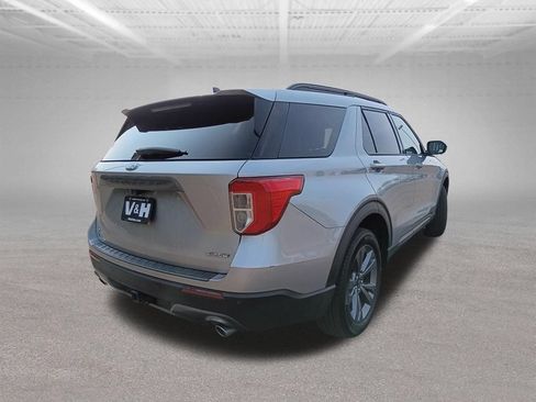 Used 2023 Ford Explorer XLT w/ Equipment Group 202A AWD/4WD image 6