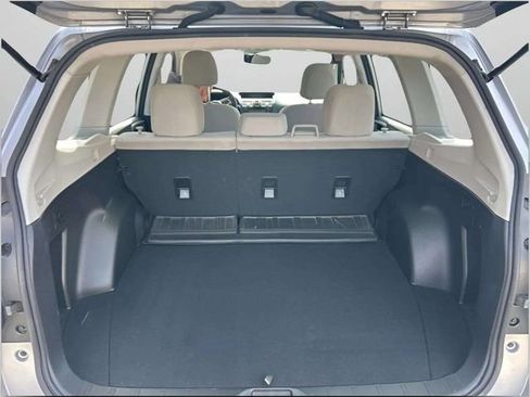 Used 2018 Subaru Forester 2.5i w/ Alloy Wheel Package image 6