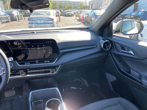 Used 2025 Chevrolet Equinox LT image 34