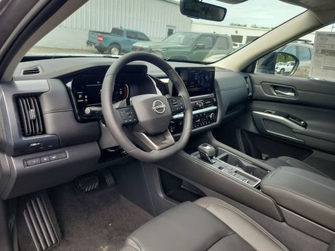 New 2026 Nissan Pathfinder SL FWD image 16