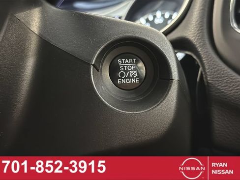 Used 2018 Jeep Compass Latitude w/ Cold Weather Group AWD/4WD image 32