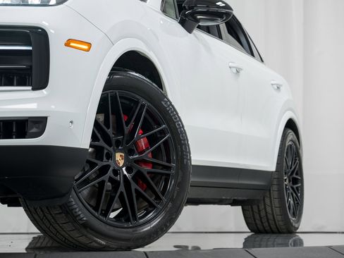Used 2025 Porsche Cayenne S image 30