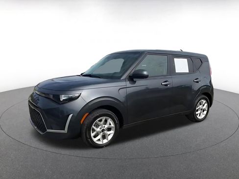Used 2025 Kia Soul LX w/ LX Technology Package FWD image 8