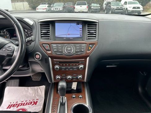 Used 2018 Nissan Pathfinder Platinum image 30