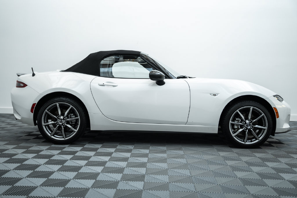 Used 2023 MAZDA MX-5 Miata Grand Touring w/ Weather Package RWD image 4