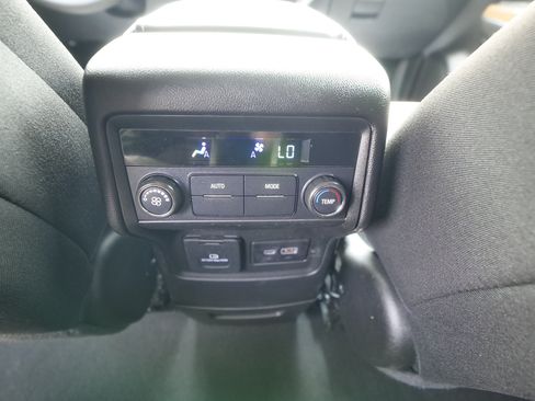 Used 2023 GMC Acadia SLE w/ Driver Convenience Package AWD/4WD image 17
