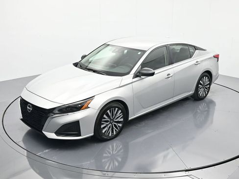 Certified 2024 Nissan Sentra SV FWD image 27