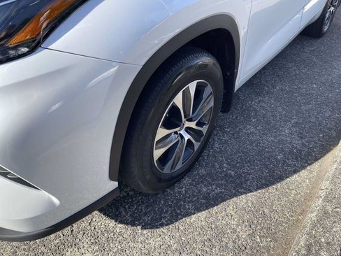 Certified 2024 Toyota Highlander XLE AWD/4WD image 8
