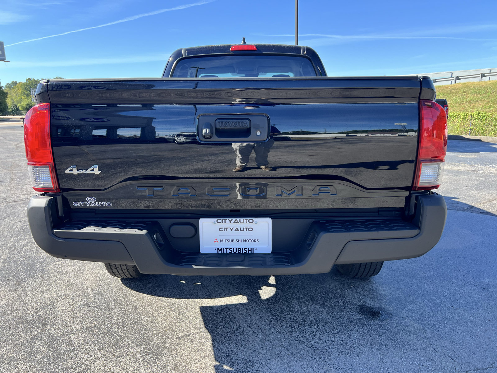 Used 2021 Toyota Tacoma SR AWD/4WD image 8
