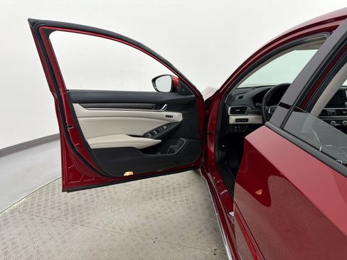 Used 2021 Honda Accord Touring image 31
