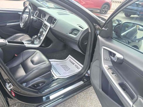 Used 2018 Volvo S60 T5 Inscription Platinum image 10