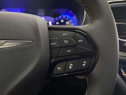 Used 2026 Chrysler Pacifica Limited w/ S Appearance Package FWD image 35