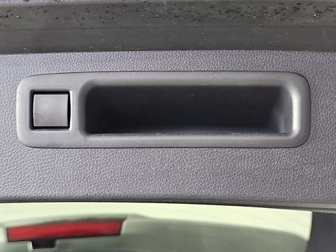 Used 2023 Toyota Highlander L FWD image 12