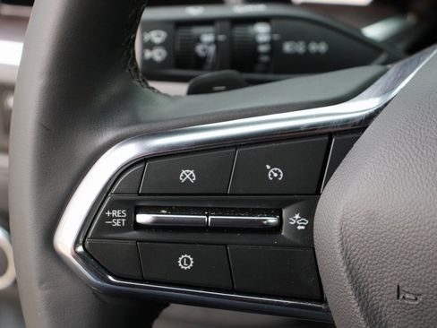 Used 2025 Chevrolet Suburban LS image 21