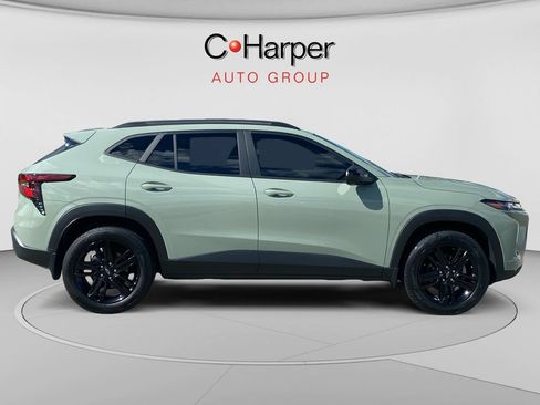 Used 2025 Chevrolet Trax ACTIV FWD image 2